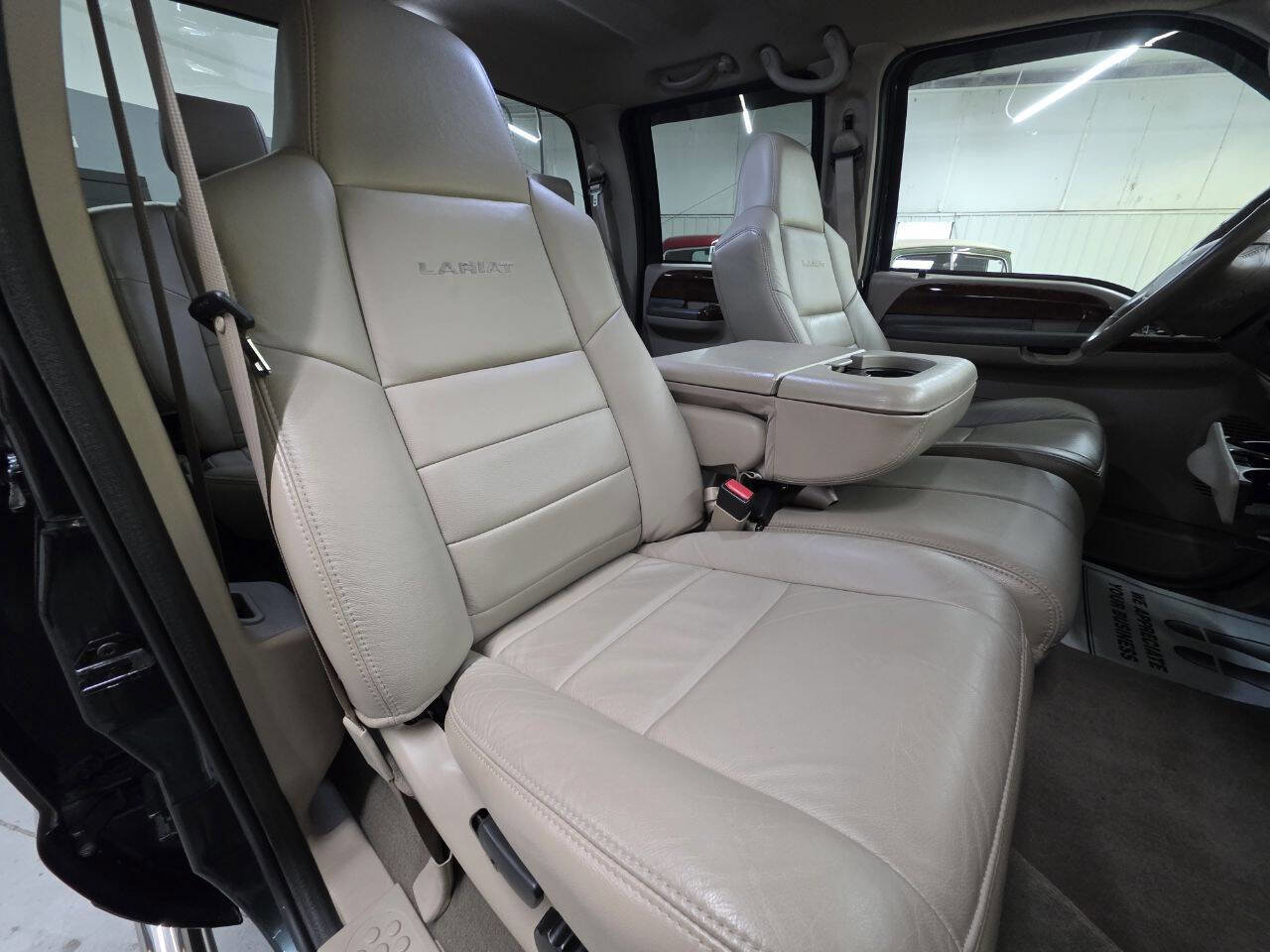 Used 2004 Ford F250 Lariat image 31