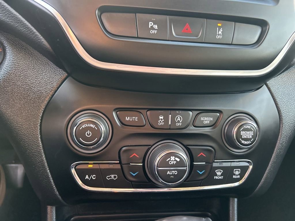 Used 2022 Jeep Cherokee Latitude Lux image 25