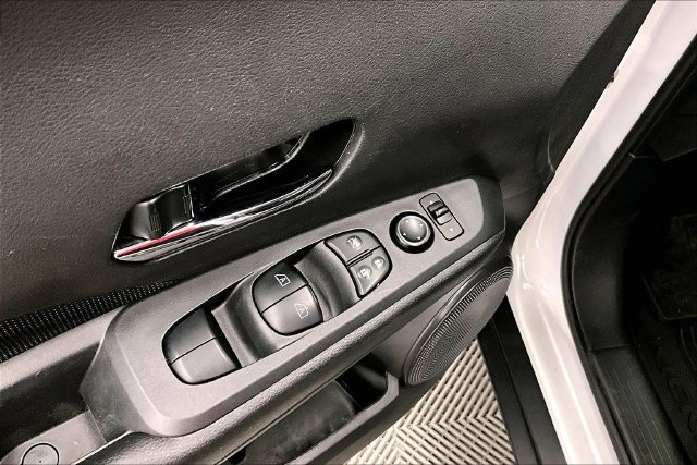 Used 2022 Nissan Kicks SV FWD image 38