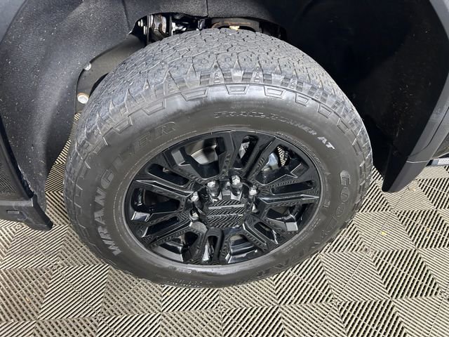 Used 2022 GMC Sierra 2500 Denali w/ Denali Black Diamond Edition image 11