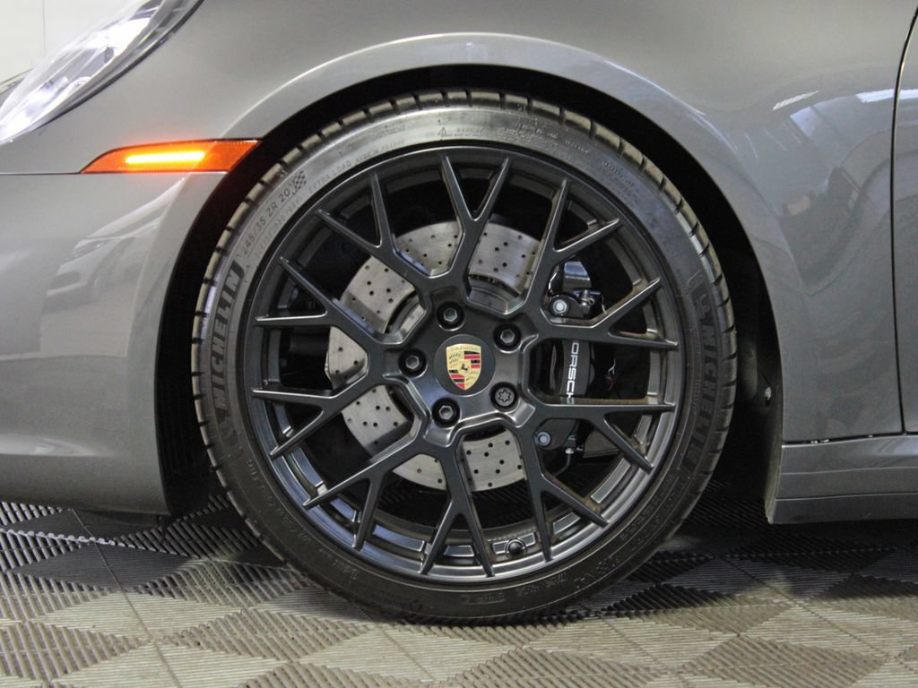 Certified 2024 Porsche 911 Targa 4S w/ Premium Package AWD/4WD image 18