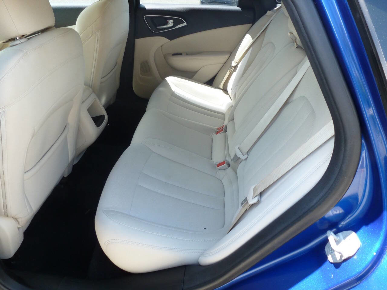 Used 2015 Chrysler 200 Limited FWD image 19