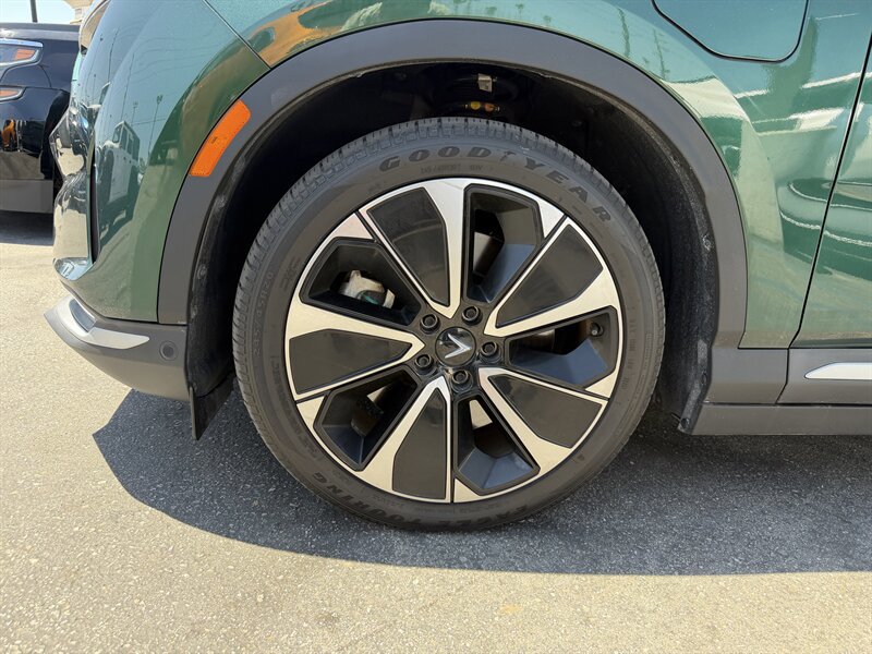 Used 2023 VinFast VF 8 Plus AWD/4WD image 5