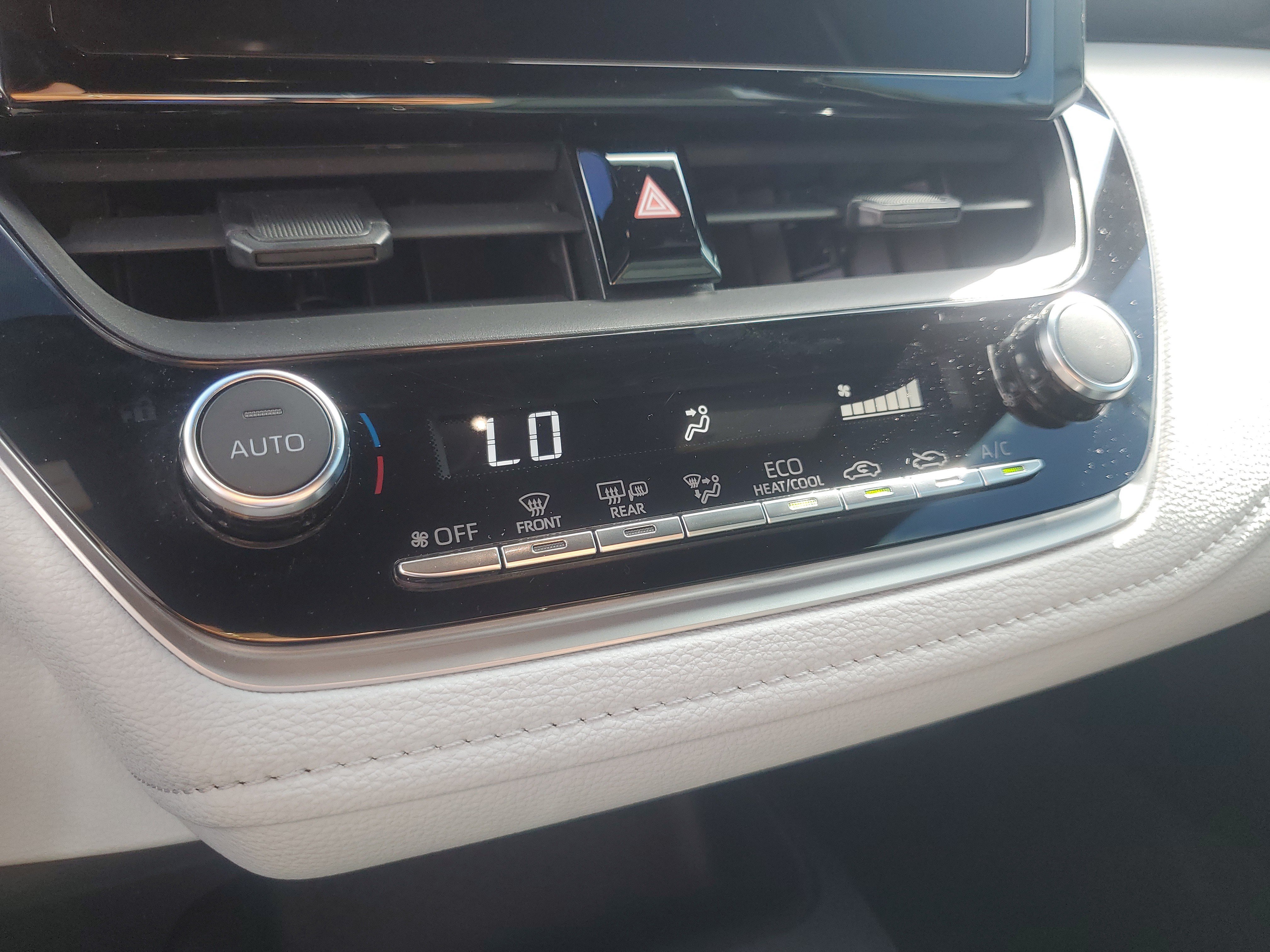 Used 2023 Toyota Corolla SE w/ SE Premium Package FWD image 22