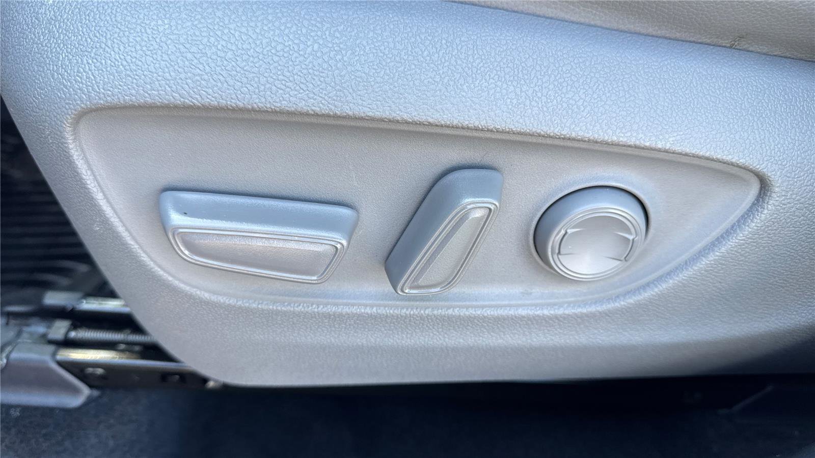 Used 2022 Toyota Highlander XLE image 19