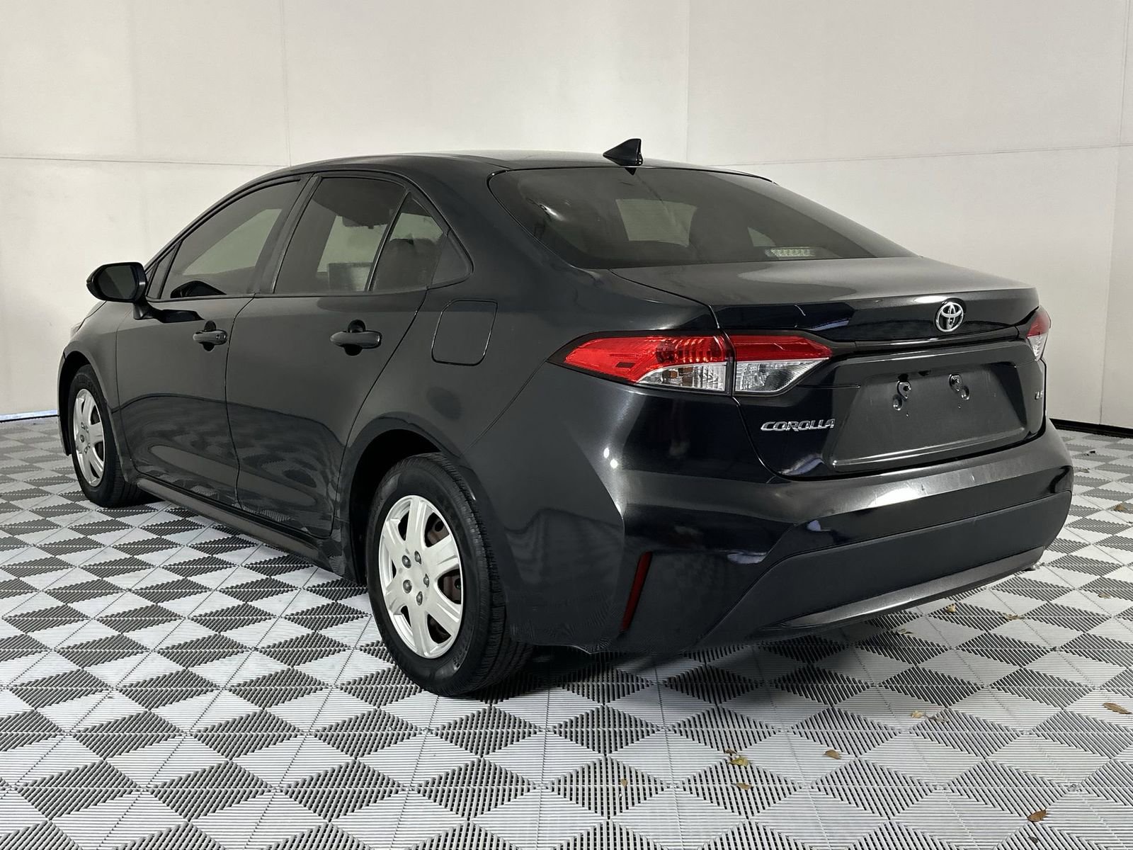 Used 2021 Toyota Corolla LE w/ LE Convenience Package FWD image 6