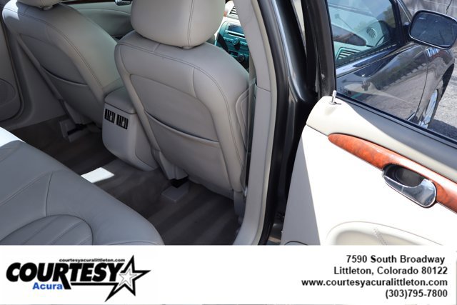 Used 2010 Buick Lucerne CXL FWD image 30
