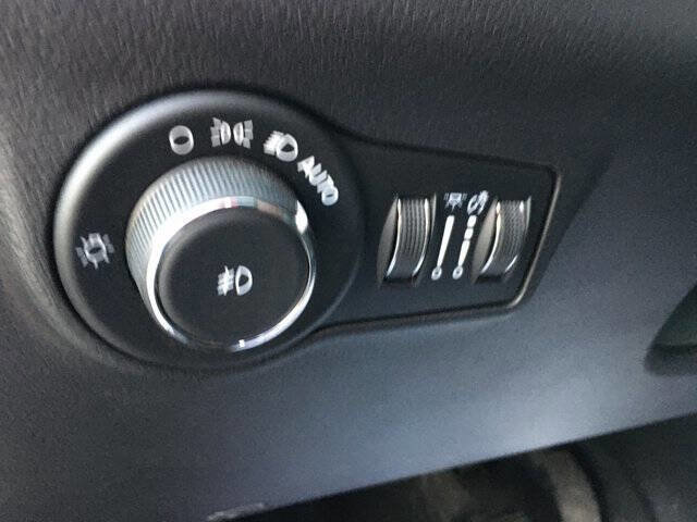 Used 2022 Jeep Compass Latitude image 13