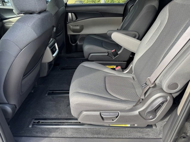 Certified 2025 Kia Carnival LX image 14