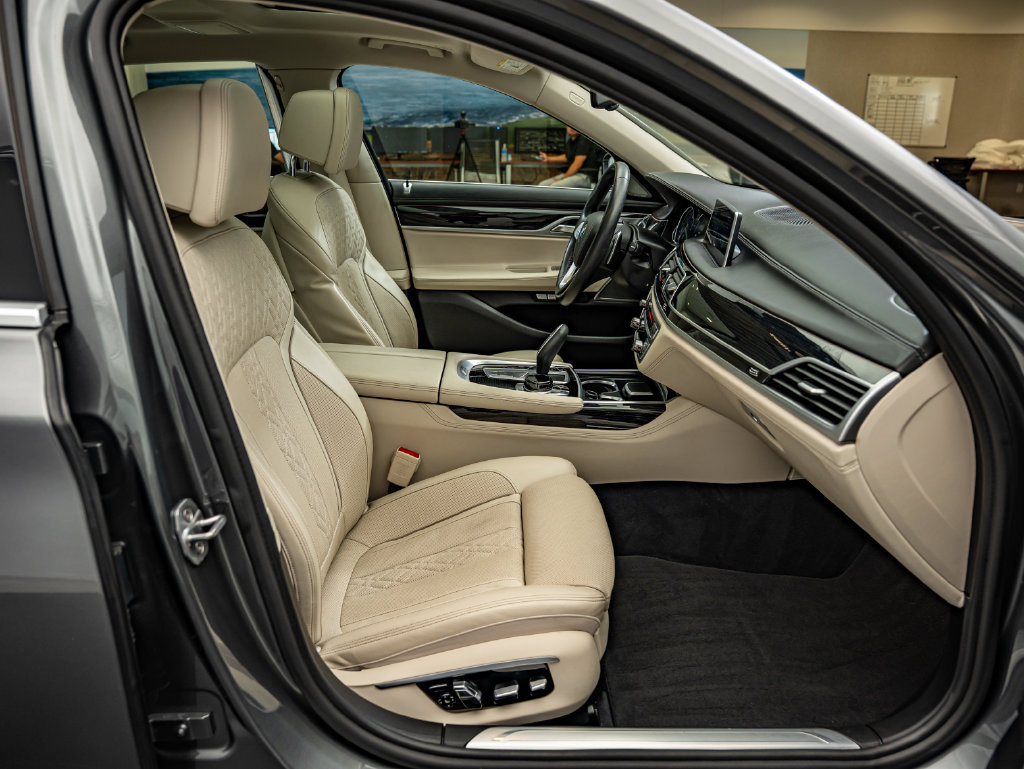 Used 2016 BMW 740i RWD image 38