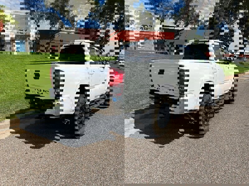 Used 2019 Toyota Tacoma SR5 RWD image 6