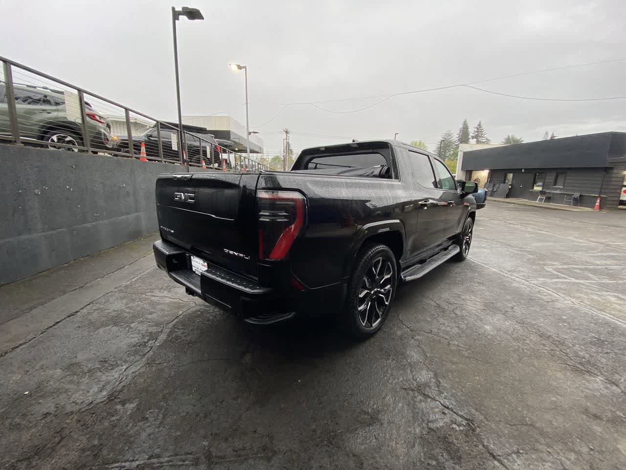 Used 2025 GMC Sierra EV Denali AWD/4WD image 6