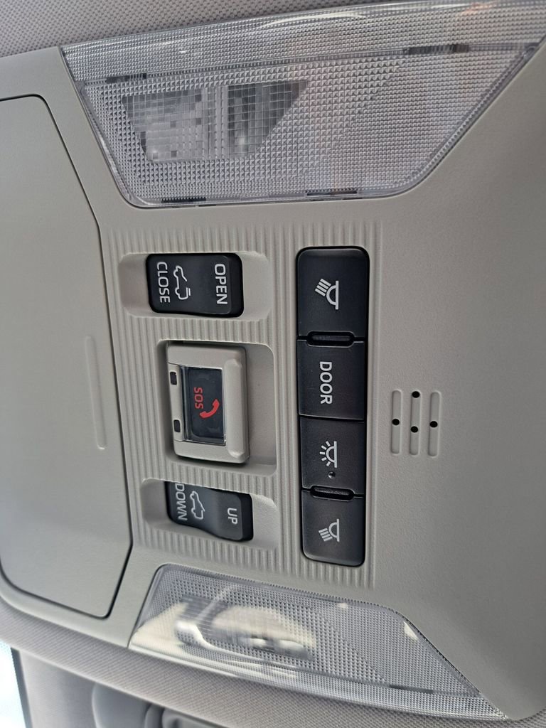 Used 2020 Toyota RAV4 XLE image 16