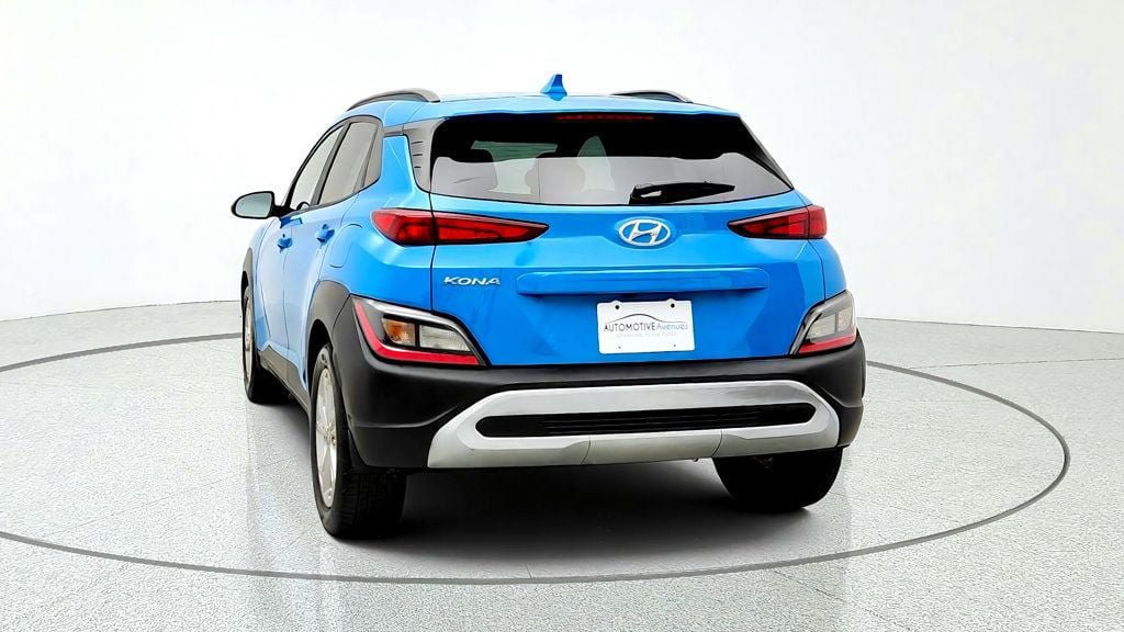 Used 2023 Hyundai Kona SEL w/ Winter Weather Package FWD image 6