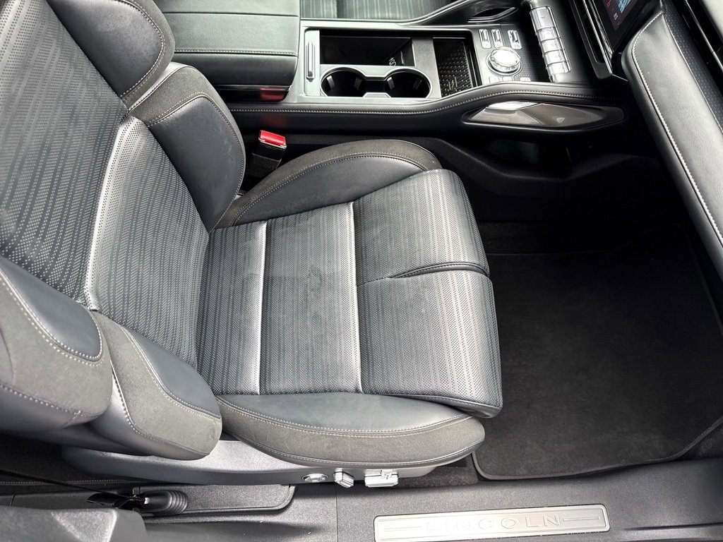 Used 2025 Lincoln Nautilus Reserve image 15