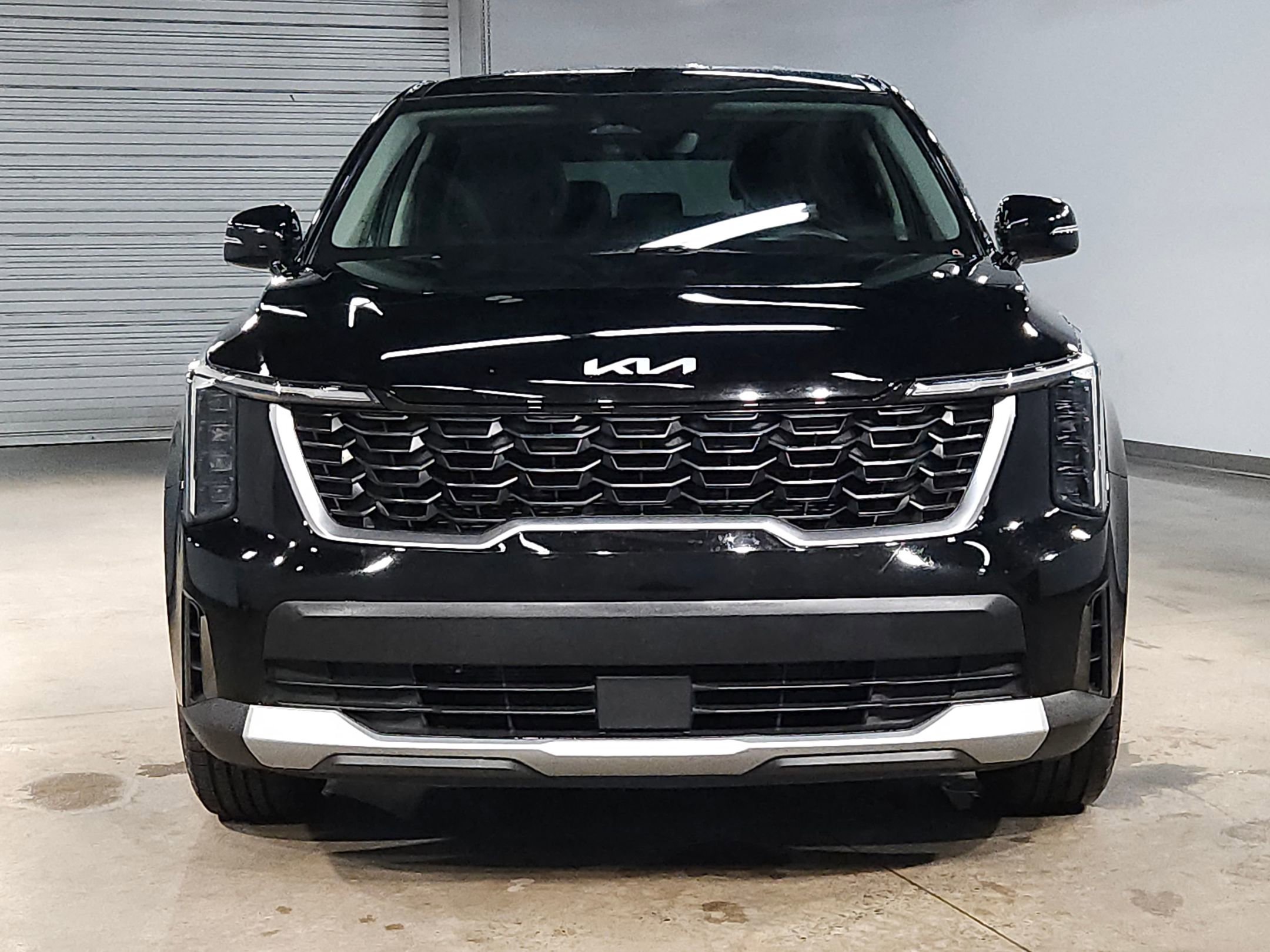 Used 2024 Kia Sorento LX image 2
