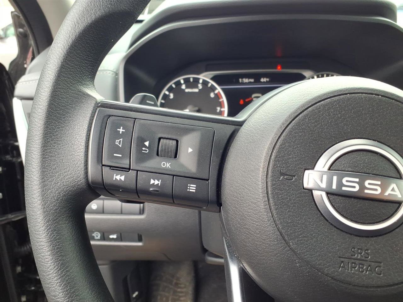 Used 2024 Nissan Rogue SV image 15