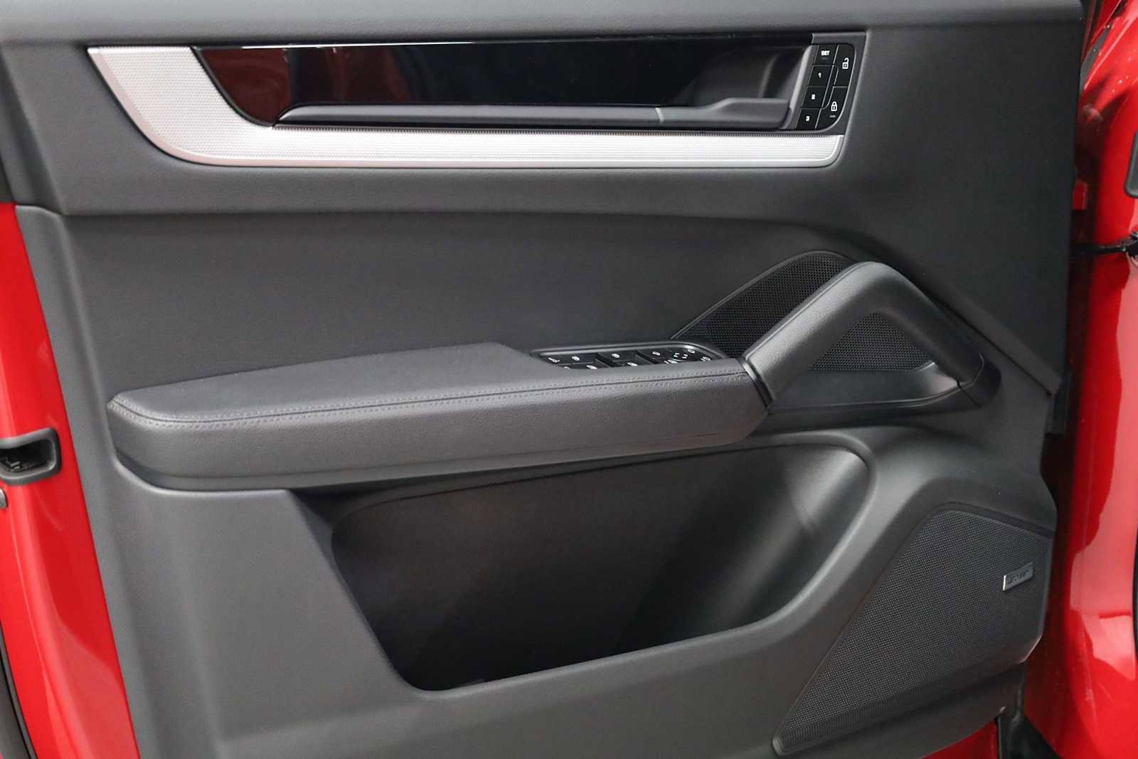 New 2025 Porsche Cayenne Coupe image 16