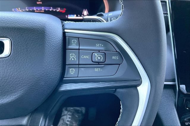 Used 2023 Jeep Grand Cherokee Altitude AWD/4WD image 21