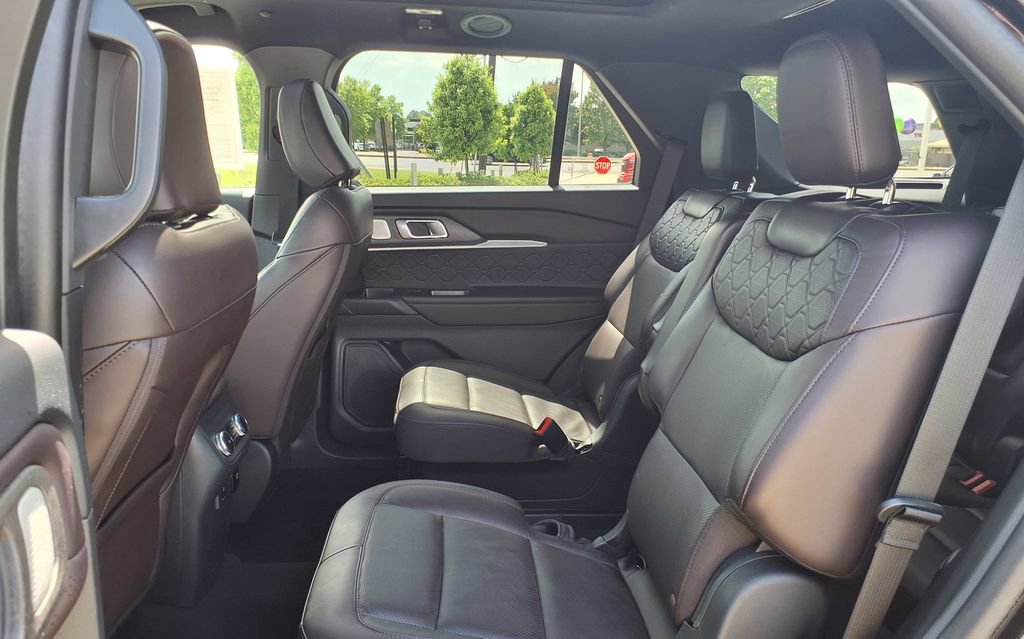 Used 2025 Ford Explorer Platinum w/ LUX Leather Package image 18