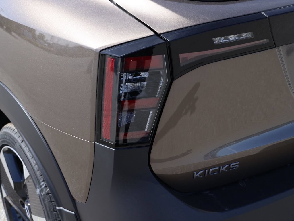 New 2026 Nissan Kicks SR FWD image 7