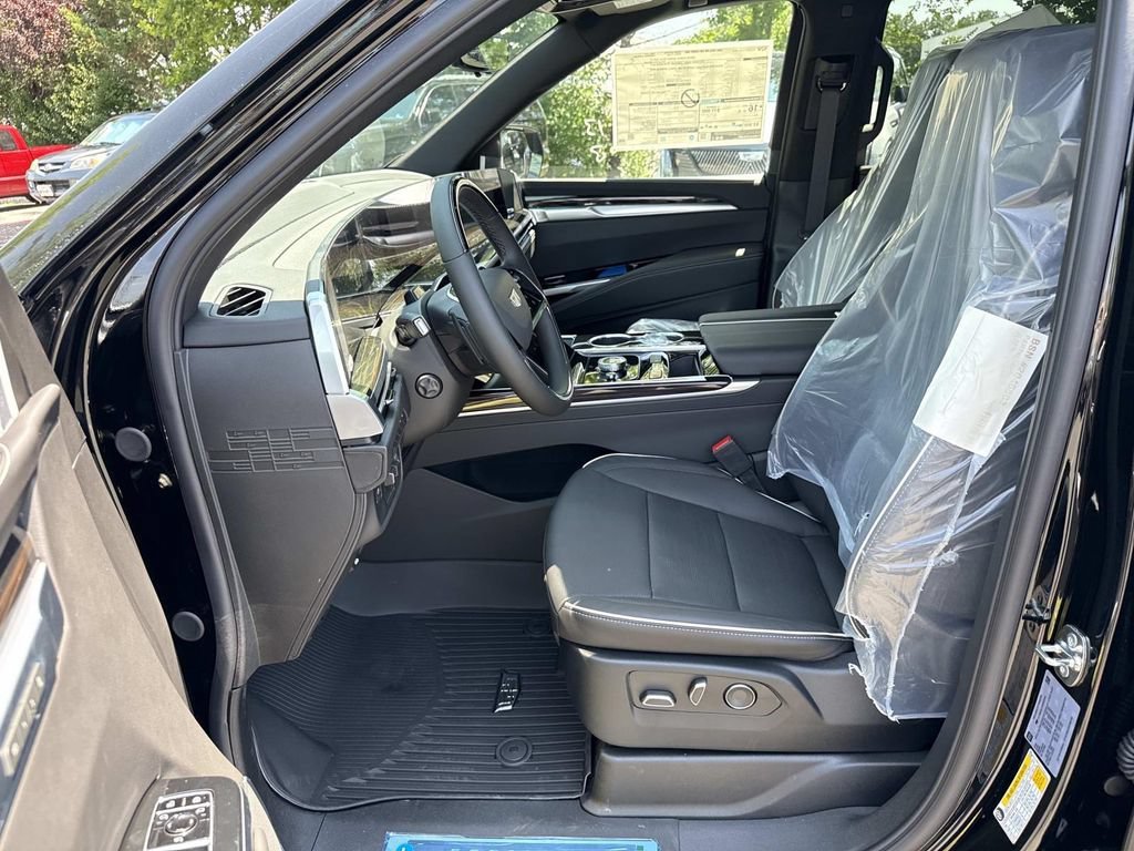 New 2026 Cadillac Escalade ESV Luxury w/ Touring Package AWD/4WD image 8