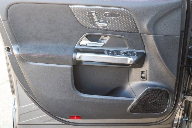 New 2025 Mercedes-Benz EQB 300 4MATIC image 23
