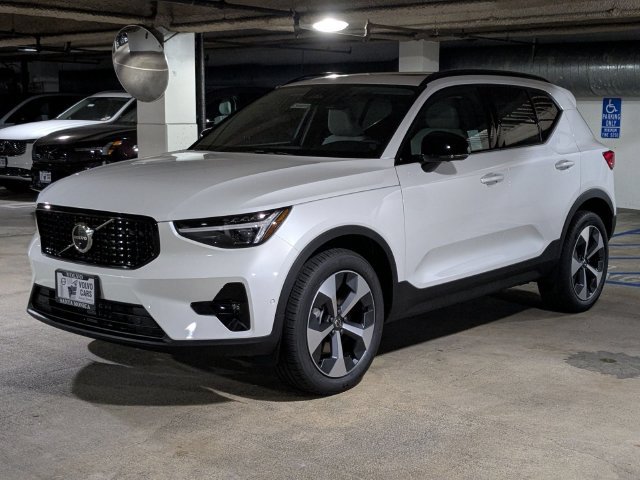 New 2026 Volvo XC40 B5 Plus w/ Protection Package Premier AWD/4WD image 7