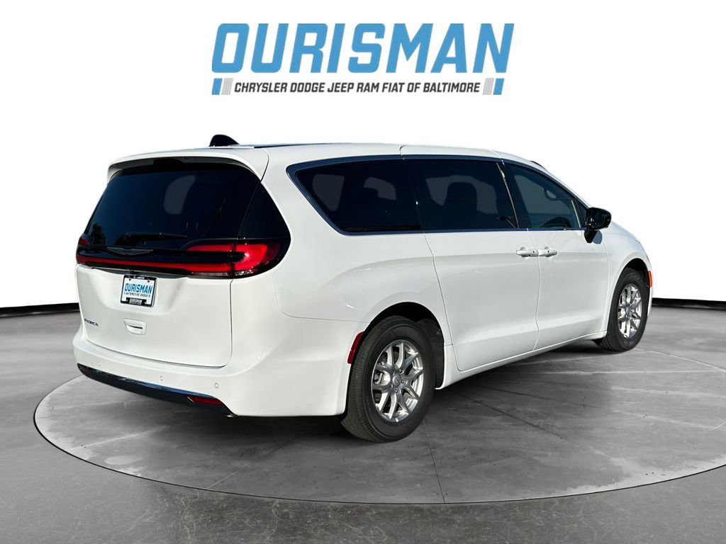 New 2026 Chrysler Pacifica Select image 6