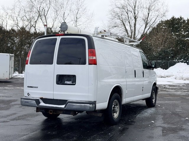Used 2017 Chevrolet Express 2500 image 3