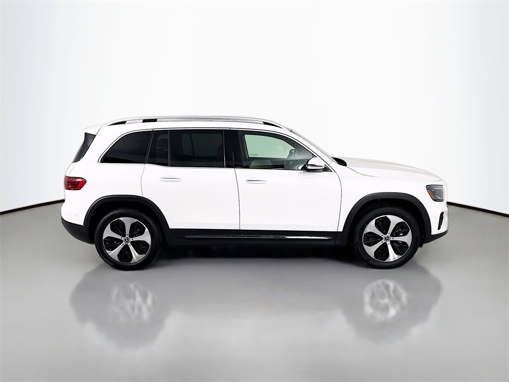 Used 2025 Mercedes-Benz GLB 250 4MATIC image 8