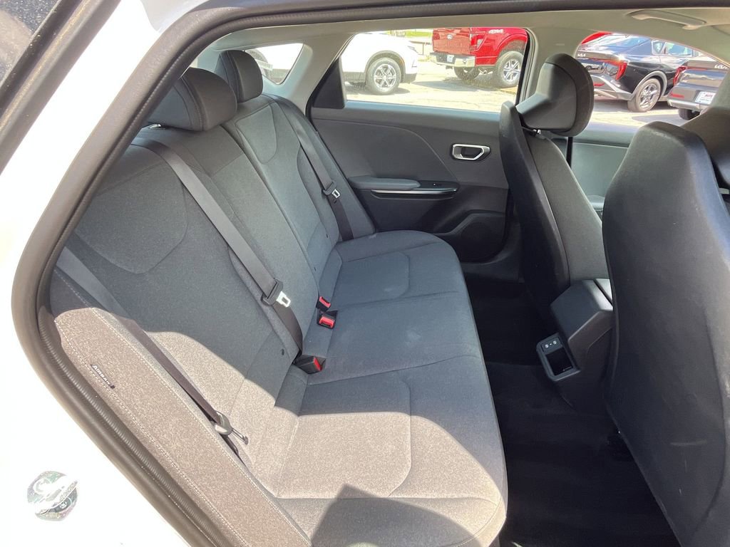 Used 2025 Kia K4 LXS image 30