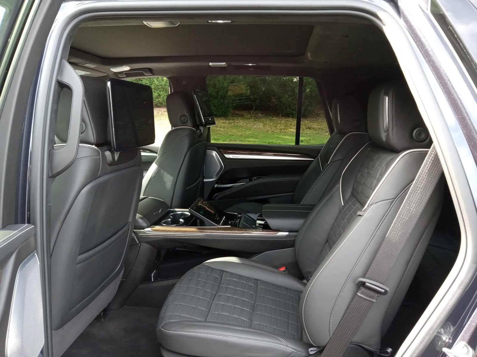 Used 2025 Cadillac Escalade Sport Platinum AWD/4WD image 25
