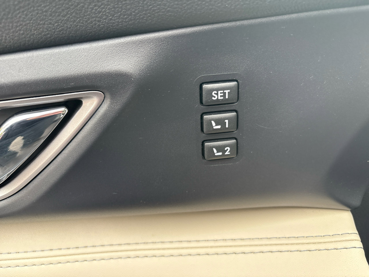 Used 2023 Subaru Ascent Limited image 11