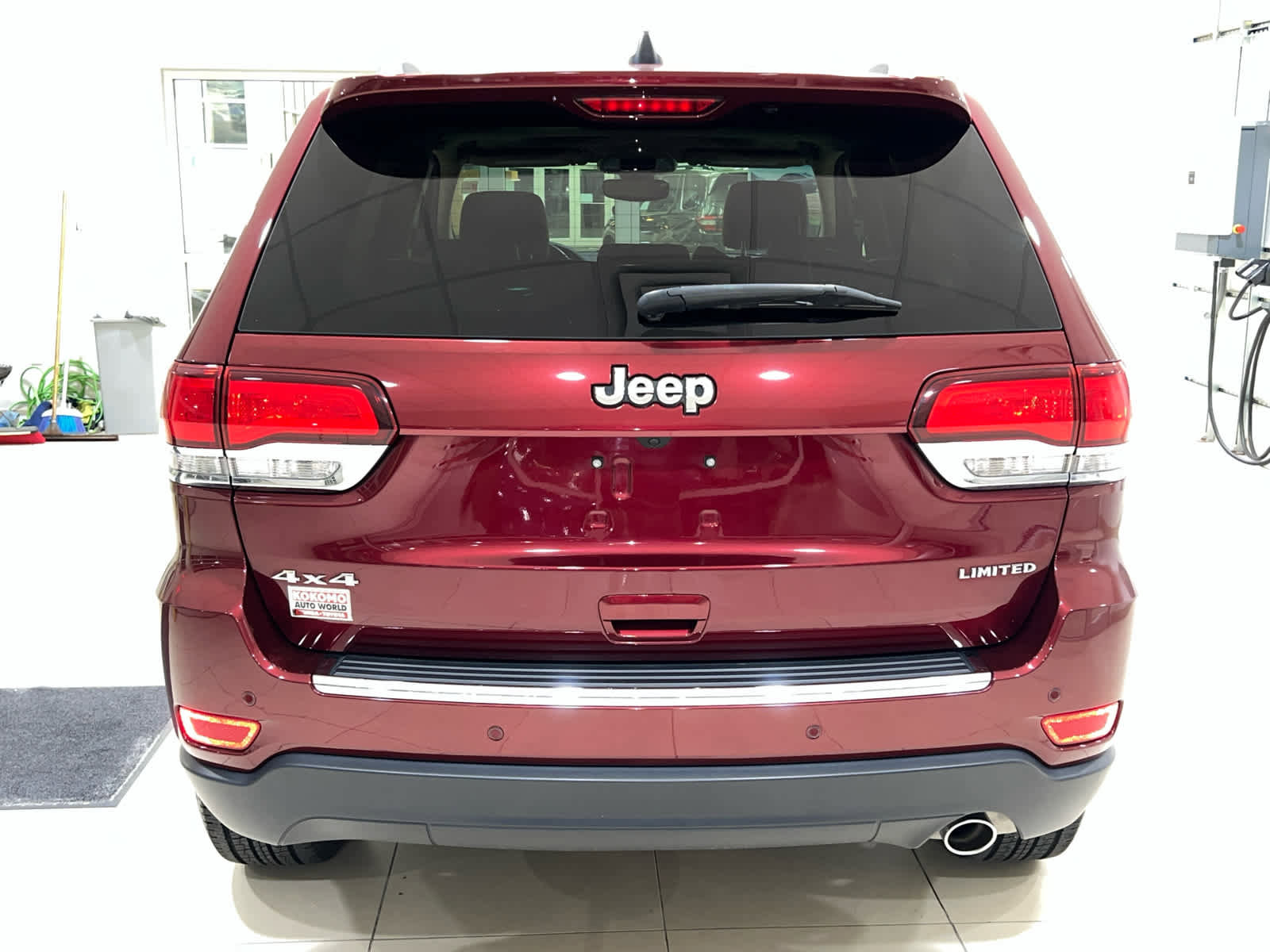 Used 2021 Jeep Grand Cherokee Limited AWD/4WD image 10