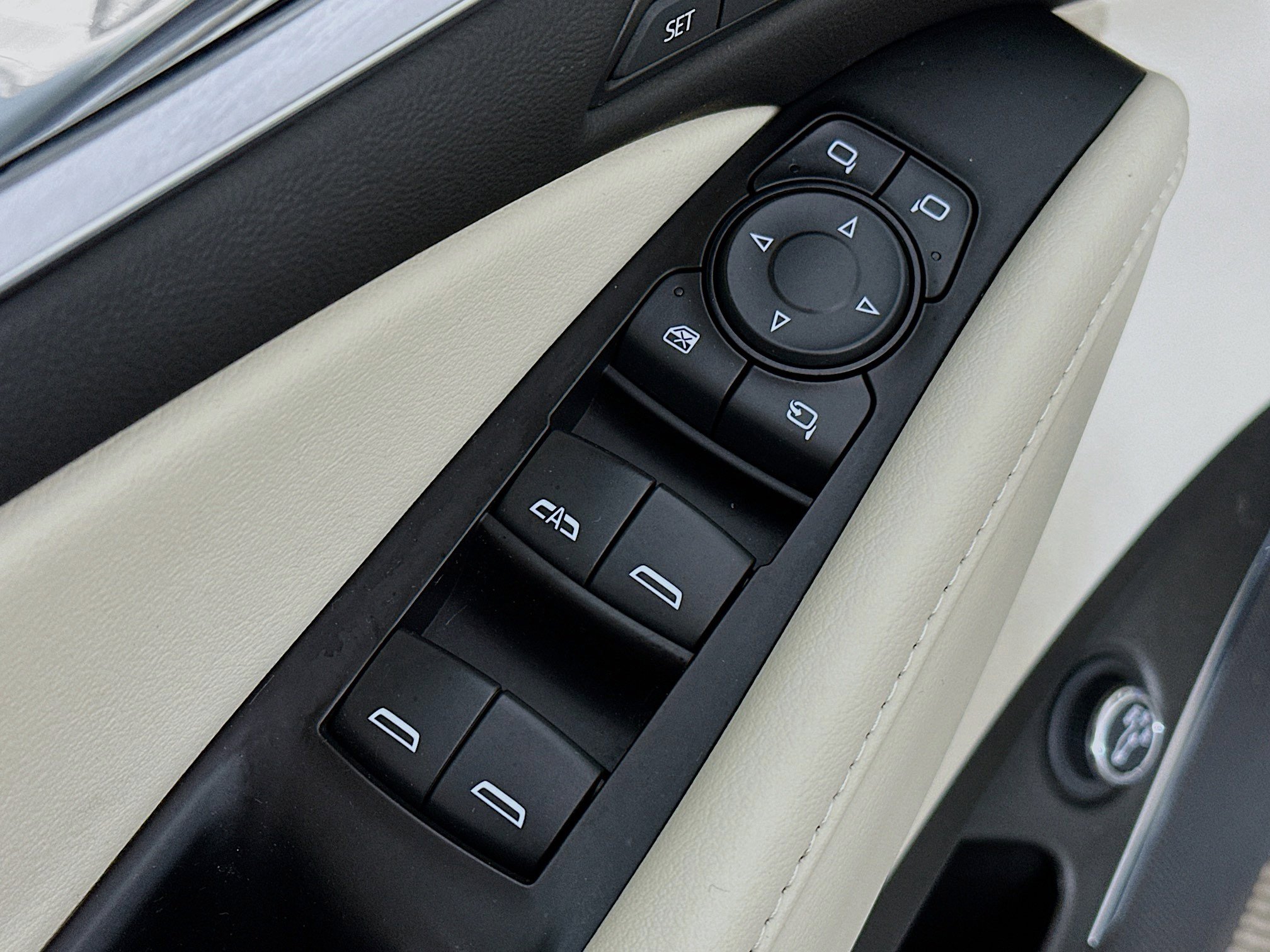 Used 2024 Buick Enclave Avenir w/ Avenir Technology Package AWD/4WD image 18