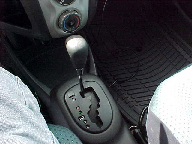 Used 2007 Toyota Yaris 2-Door Hatchback image 16