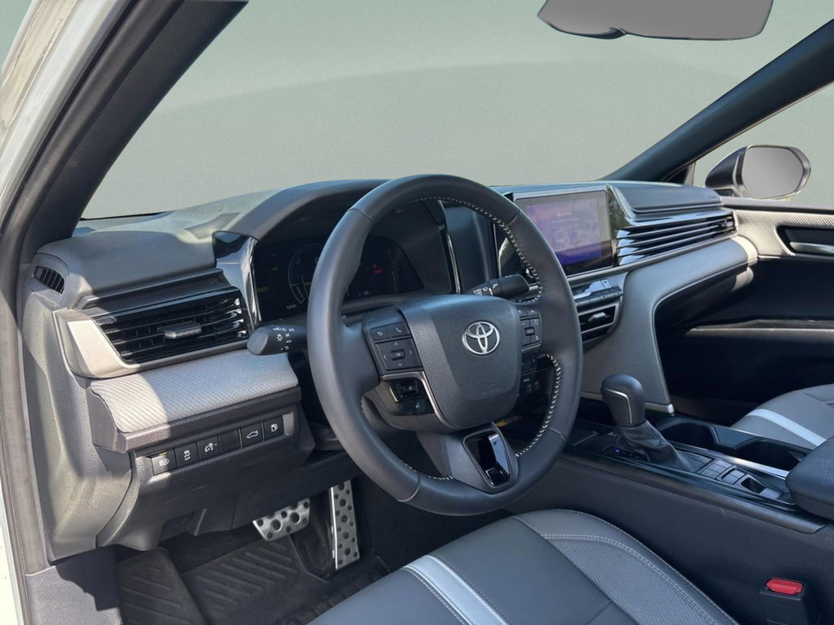 Used 2025 Toyota Camry SE image 29