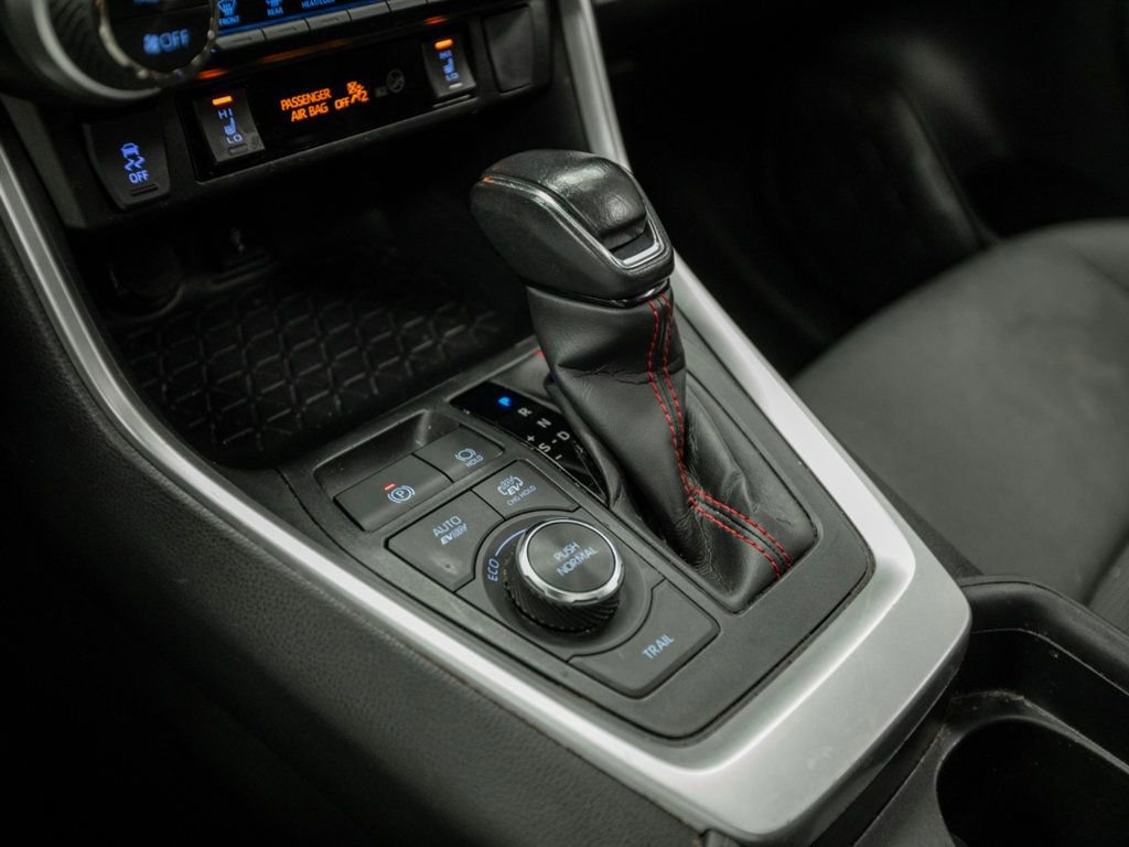 Used 2021 Toyota RAV4 SE image 21