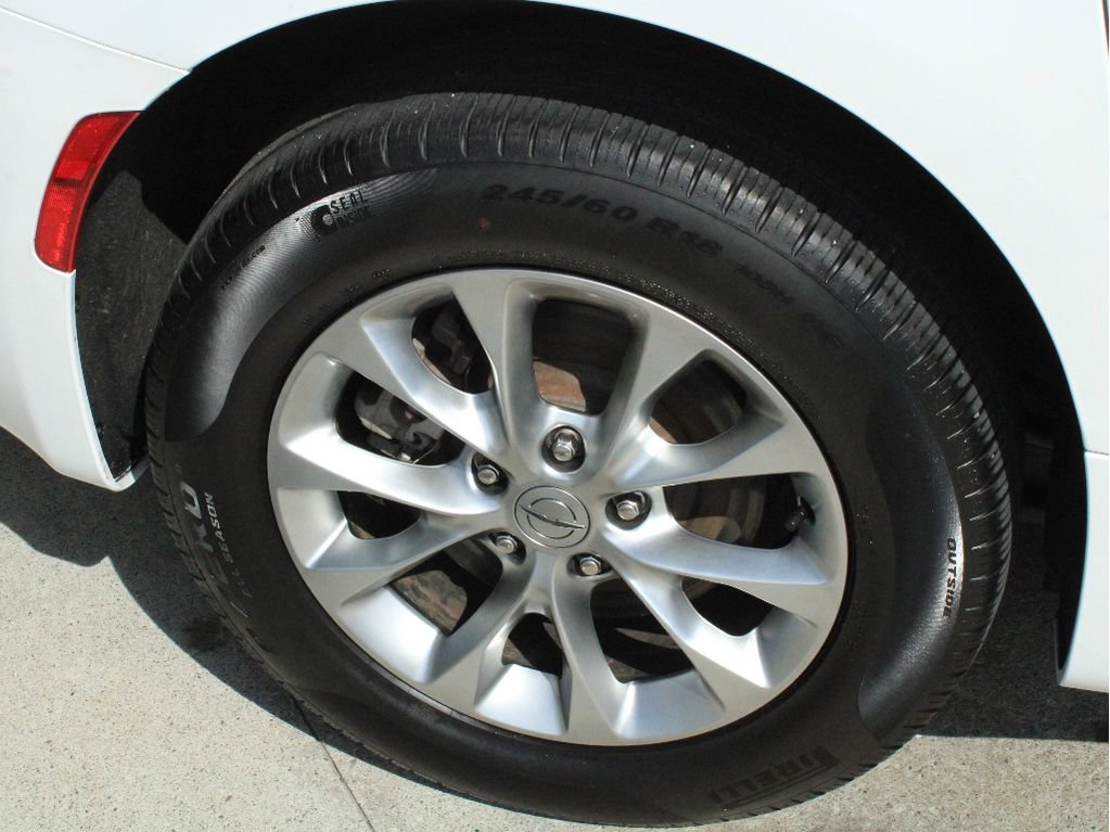 Used 2023 Chrysler Pacifica Touring-L AWD/4WD image 40