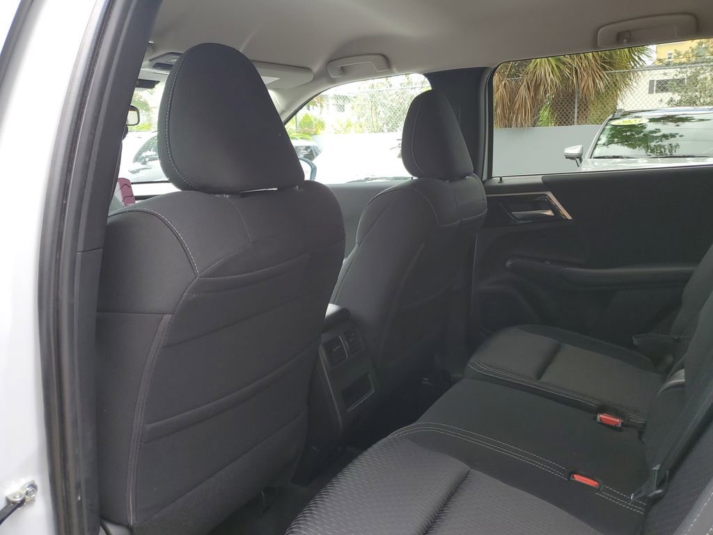 Used 2023 Mitsubishi Outlander ES FWD image 14