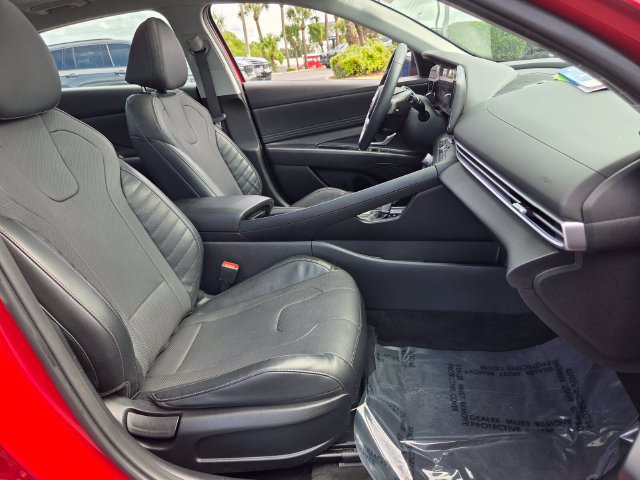 Used 2023 Hyundai Elantra Limited FWD image 17