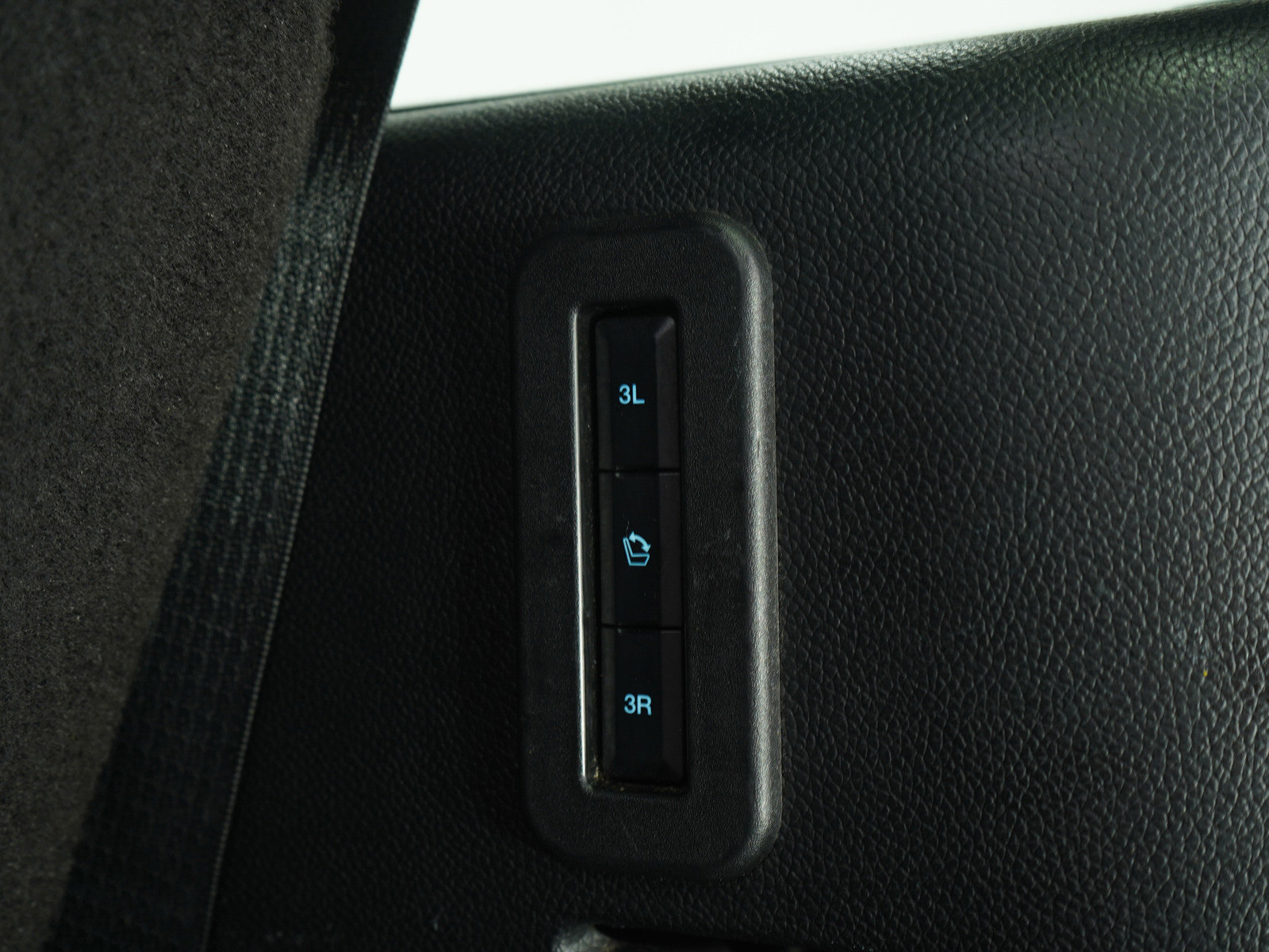 Used 2017 Ford Expedition XLT w/ Equipment Group 202A AWD/4WD image 24