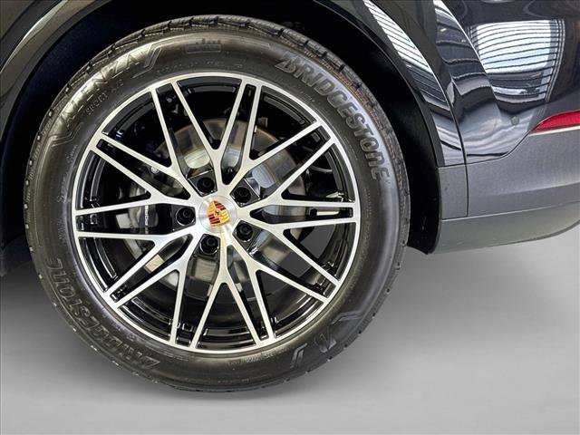 Certified 2026 Porsche Cayenne AWD/4WD image 24