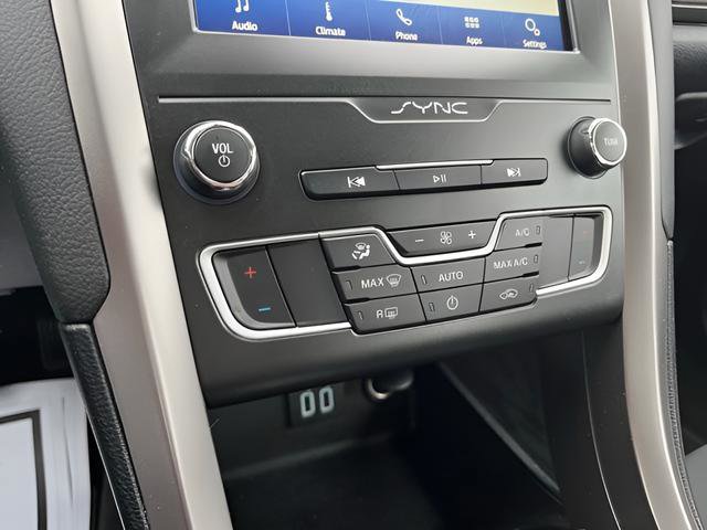 Used 2020 Ford Fusion SE image 18