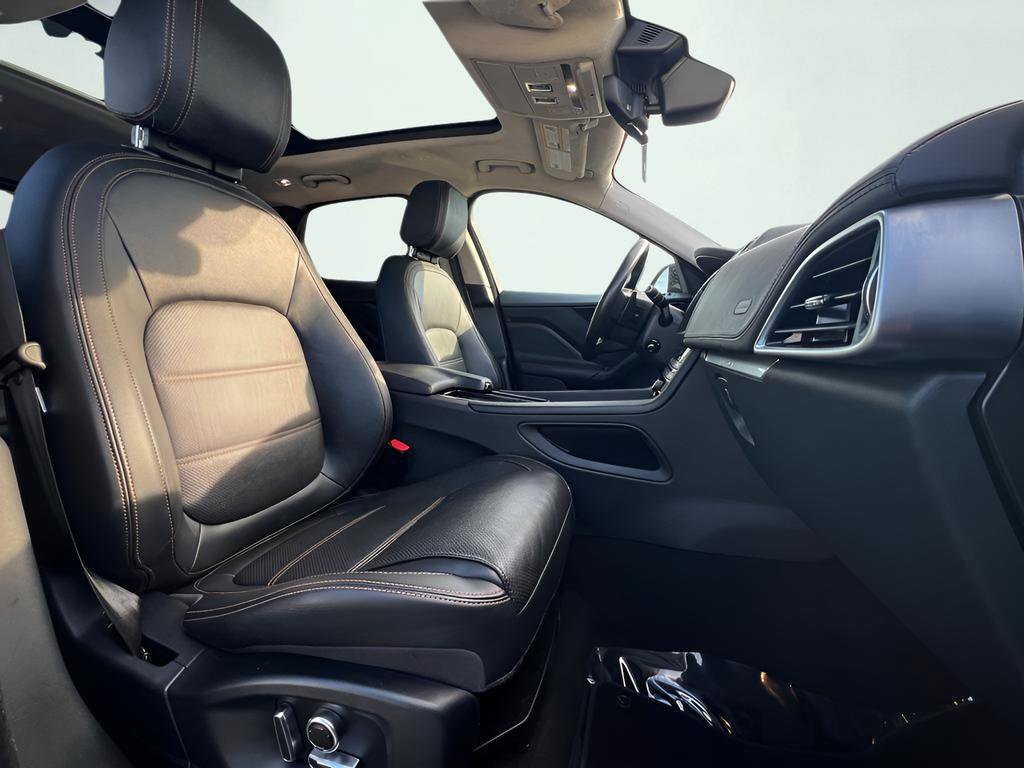 Used 2019 Jaguar F-PACE Prestige image 25
