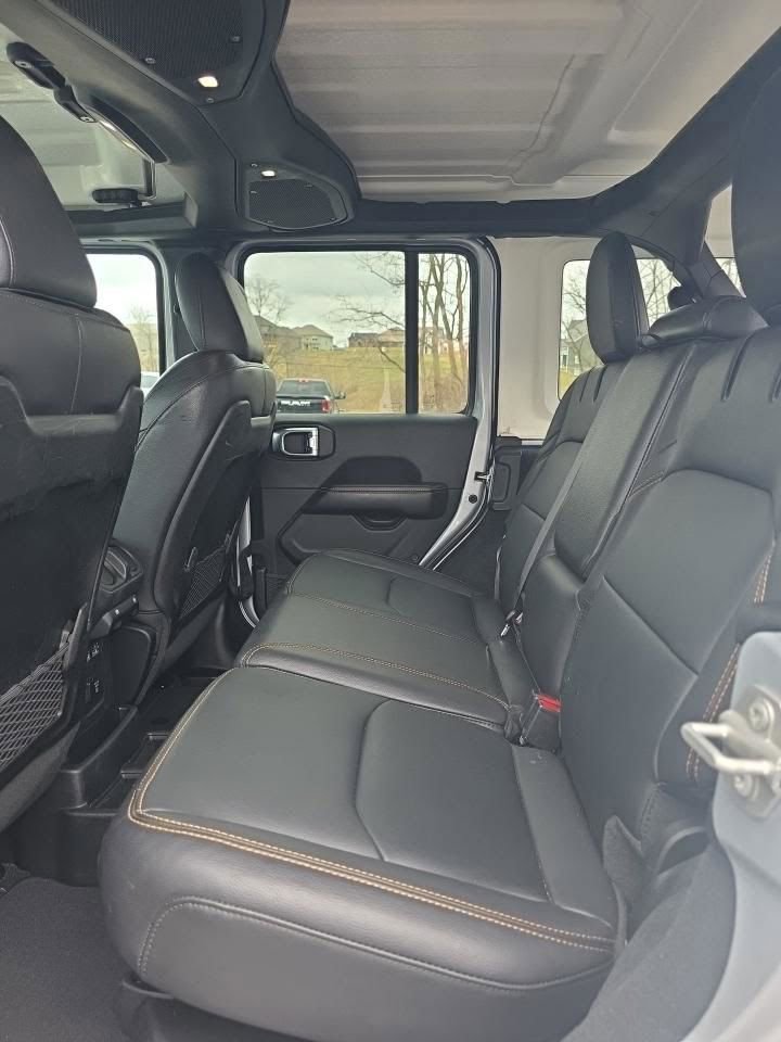 Used 2024 Jeep Wrangler Unlimited Sahara w/ Technology Group image 10