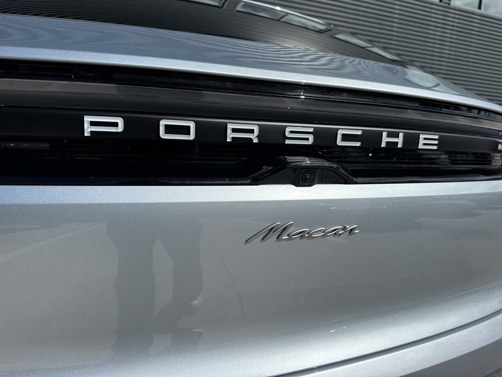 Used 2026 Porsche Macan Electric RWD image 14