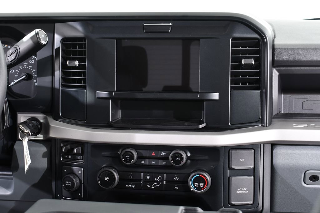 New 2026 Ford F250 XL w/ XL Chrome Package image 9