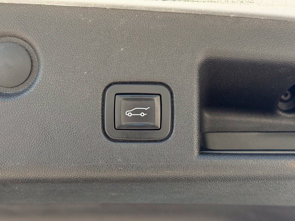 Used 2018 Chevrolet Equinox LT AWD/4WD image 16
